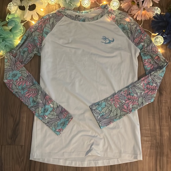 Surfing Top and Shorts Set - Picture 4 of 12